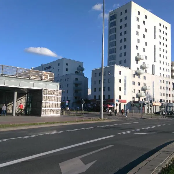 Apartamenty Metro Młociny, hotel en Dziekanów Leśny