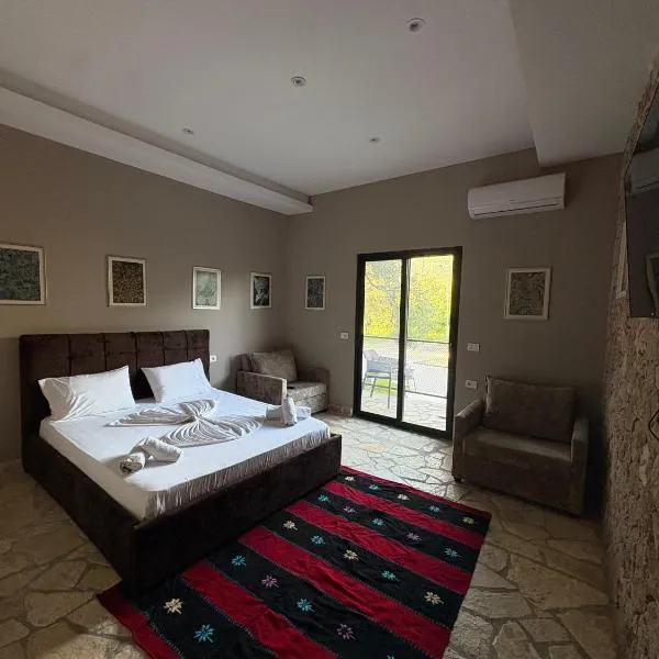 Atlantid Hospitality Hotel, hótel í Qeparo