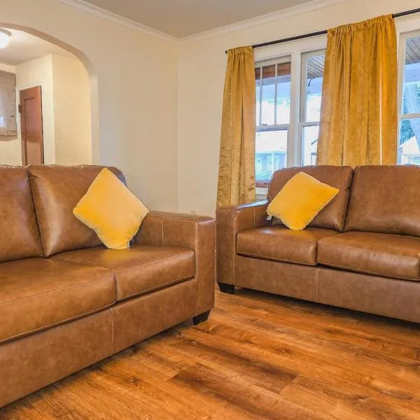 Soft Sheets & Sweet Dreams - 3 Bedroom Home with Driveway: Niagara Şelalesi'nde bir otel