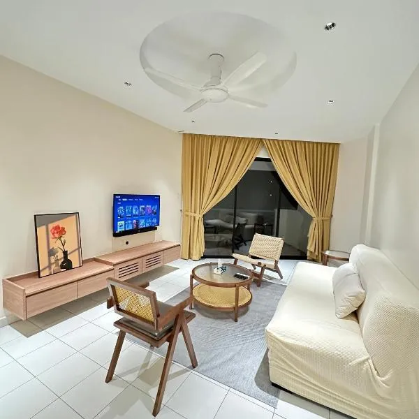 NEWLY RENOVATED Comfy Beachfront View At Seri Bulan Port Díckson, hotel a Port Dickson