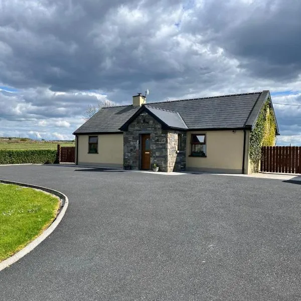 3 bedroom Home in Miltown Malbay, hotel u gradu 'Hoganʼs Bridge'