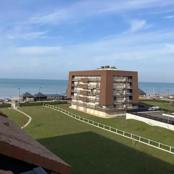 Duplex vue mer, 4 pers, parking privé, plage à 100m, hotel in Villers-sur-Mer