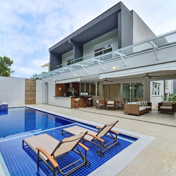 Casa de 400m² e piscina próximo à praia