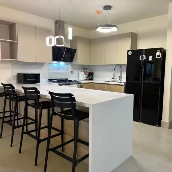 Apartamento en Playa Escondida con Piscina Privada, hotel in María Chiquita