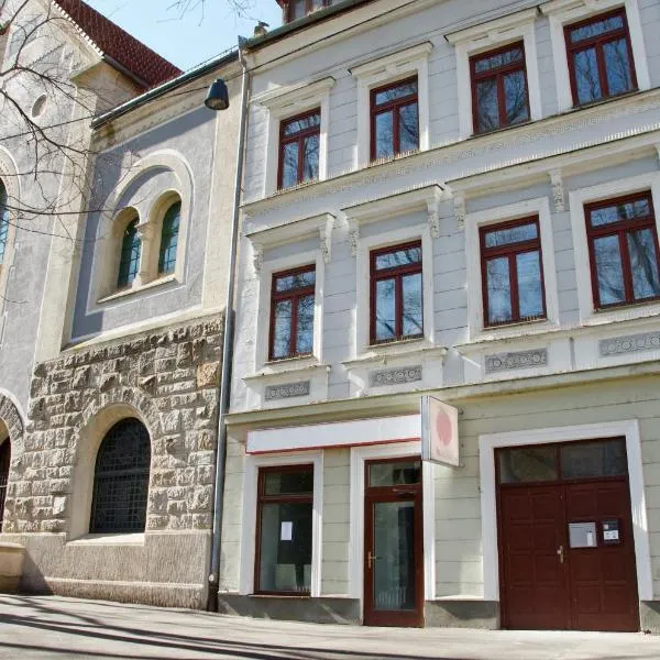 Mild Elephants Hostel, hotel in Bratislava