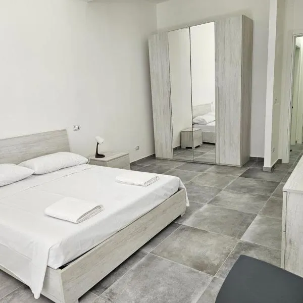 Turishome, hotel in Locri
