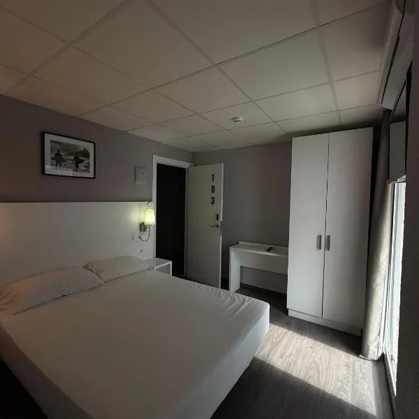 Hostal B and B Benidorm, hotel di Benidorm