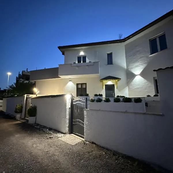 The Gate 441 Rooms, hotel in Isola Sacra