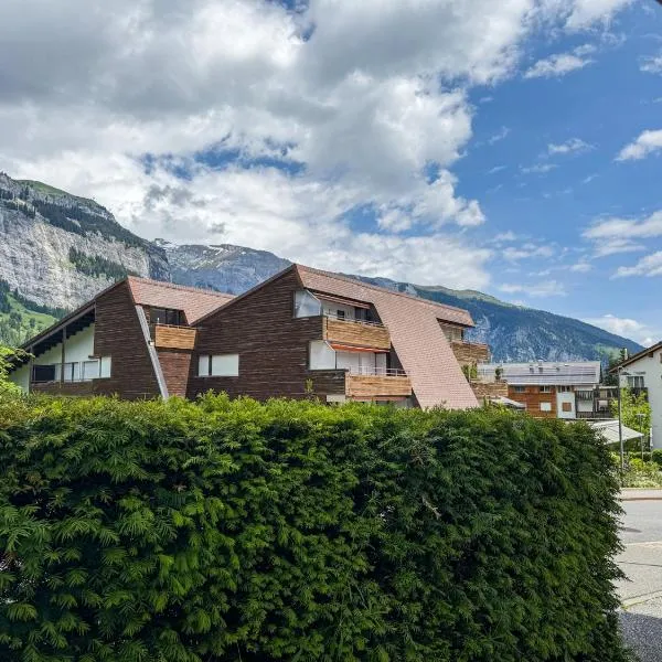 Stylisches Apartment mit Bergblick & Zentrum, hotel in Flims