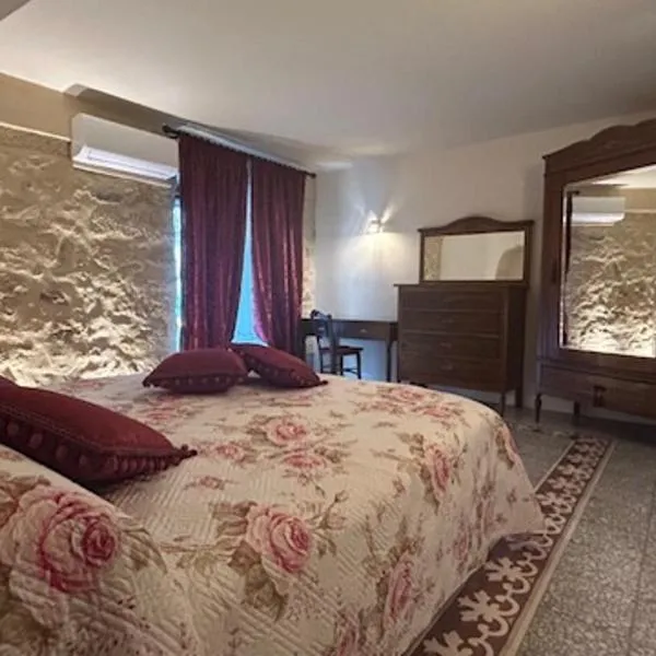 Agira Royal Central Rooms, hotel in Agira
