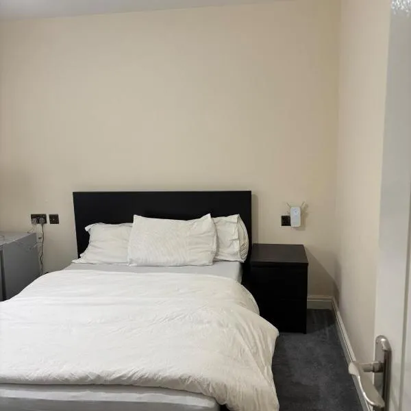 Double Room Ensuite in Croydon Family Home, hotel en Addington