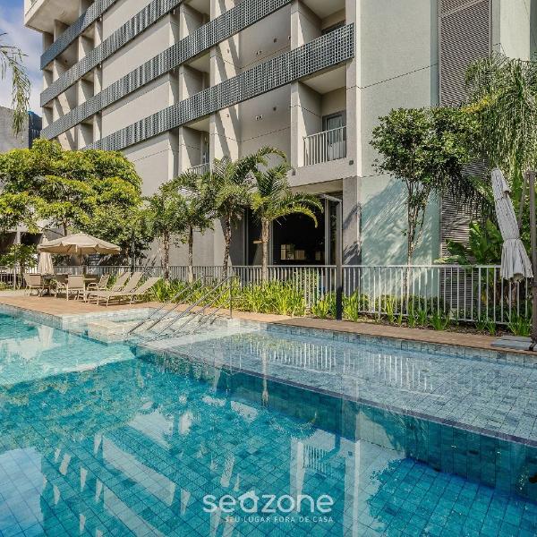 Estadia completa com piscina e academia a passos do Metrô em Pinheiros - SP - LOF