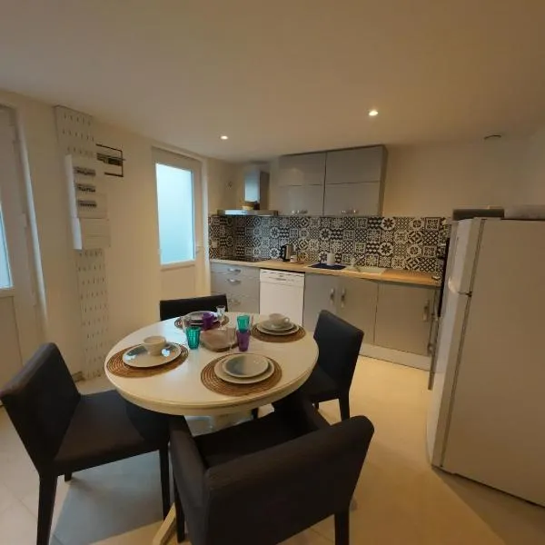 la maison bleue, hotel v destinaci La Haye-du-Puits