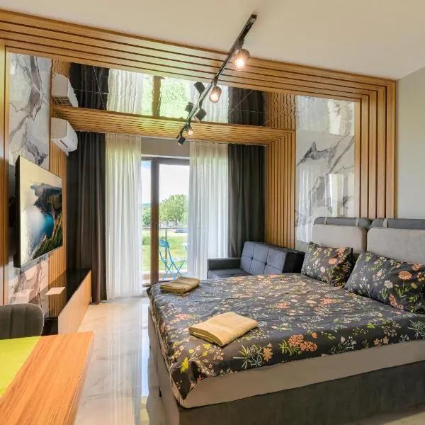Azur Properties ap17, hotel in Shkorpilovtsi