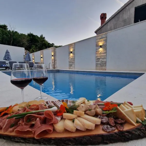 Apartment Casa Lumina - 5 minutes to the airport and centar all private, hotel in Zvekovica