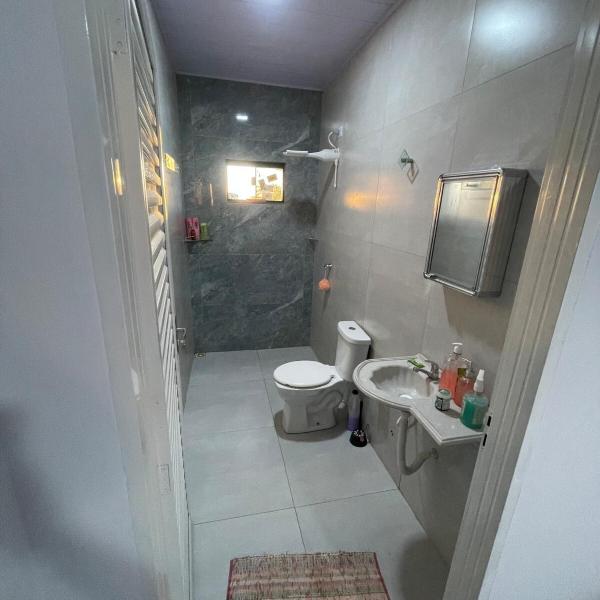Casa com piscina e garagem privativa - Foto 2