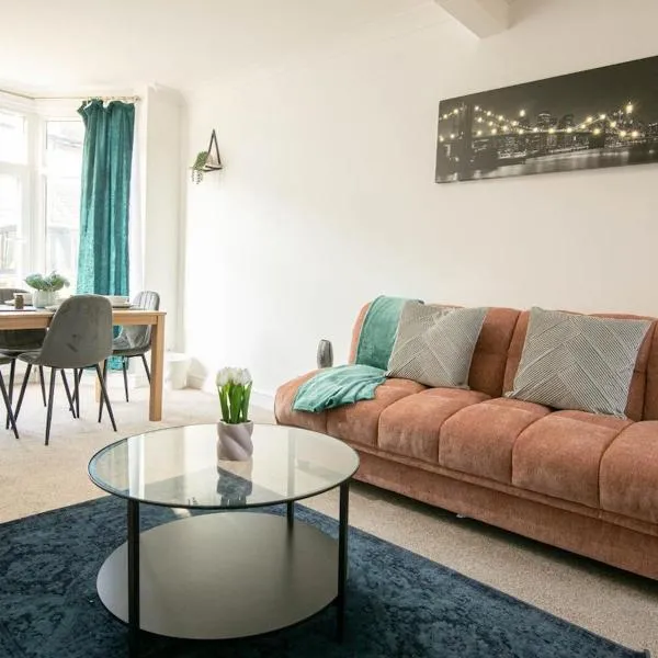 3 bed Modern Home, Vibrant & Stylish, Sleep upto 7, hotel in Portsmouth