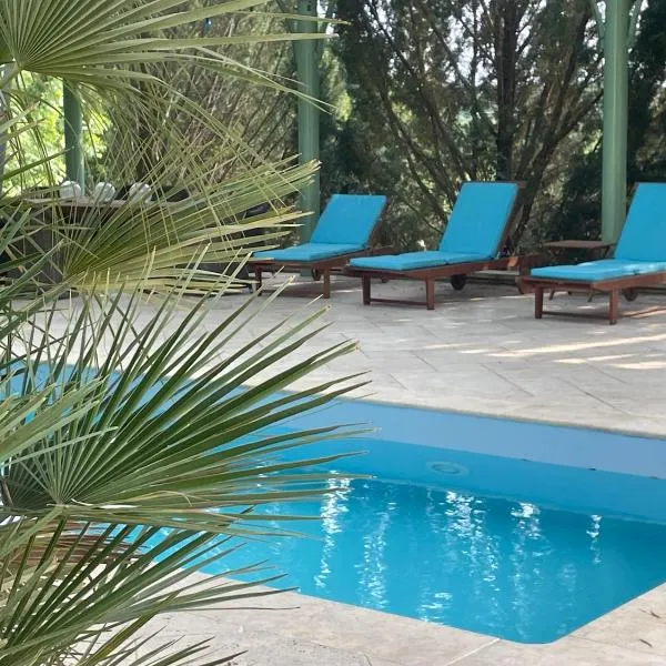 Domaine Spa Perret-Au Calme-Promo 2Nuits 1HJacuzzi Offerte-Château ArtDéco MasterSuite B&B et-ou Gîte de Charme-À 3 Mn Giverny-Jardins Monet-Vexin-Piscine Été-Parc 3Ha-Aire Enfants-PingPong-Options-Dîner-Billard-Massage-Yoga-Coaching-Fitness-Sauna-Hammam, hotel v destinaci Sainte-Geneviève-lès-Gasny