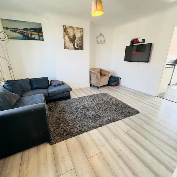 SwankyHome4Groups/Contractors/M5, hotel di Dudley