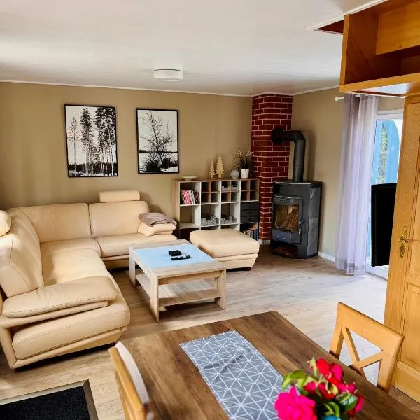 Ferienhaus mit eigenem Garten 2 SZ 2 Bäder 70QM, hotel in Joachimsthal