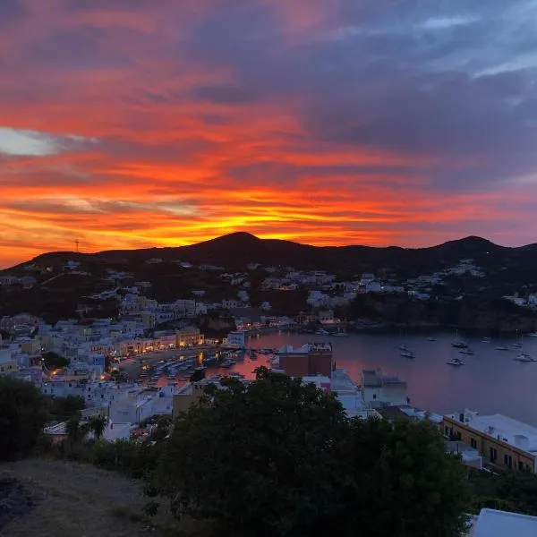 Villa Adele Ponza, hotel v Ponze