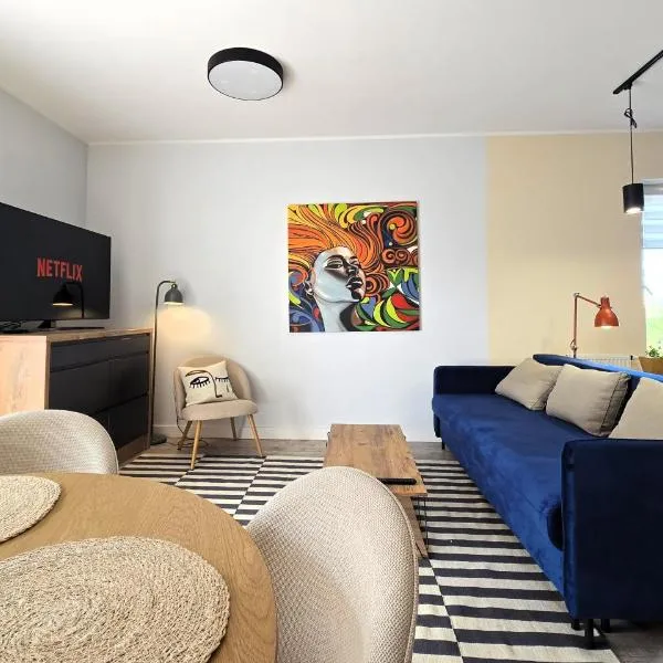 Marina Deluxe II - widok na jezioro z każdego z 3 pokoi, 70 m2, Netflix, hotel in Iława
