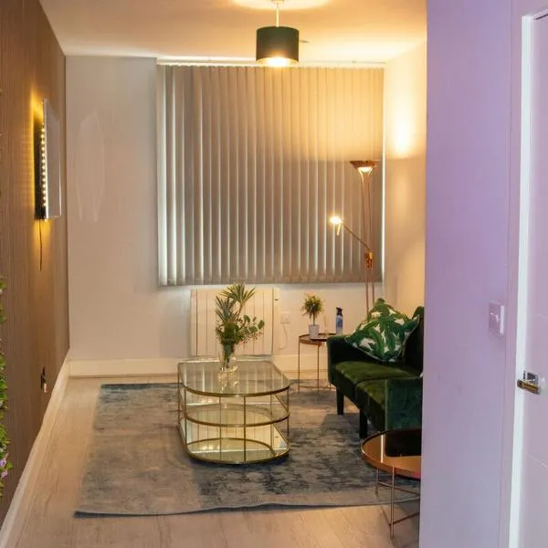Luxury 1BR Flat Near Heathrow, hotel in Harmondsworth