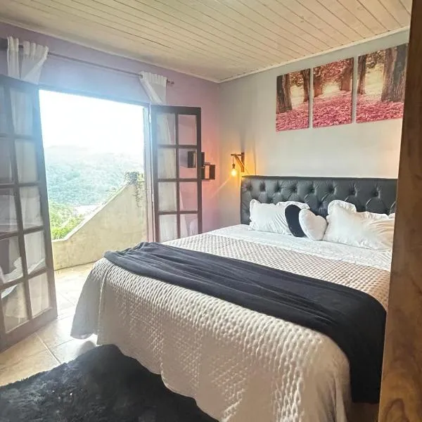 Casa Sobre as Nuvens - Ideal para Casal ou Família, hotel in Campos do Jordão