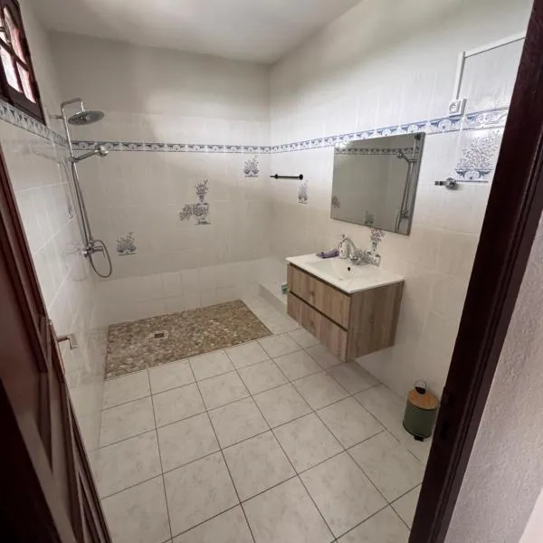 VILLA Papillon, hotel in Les Abymes