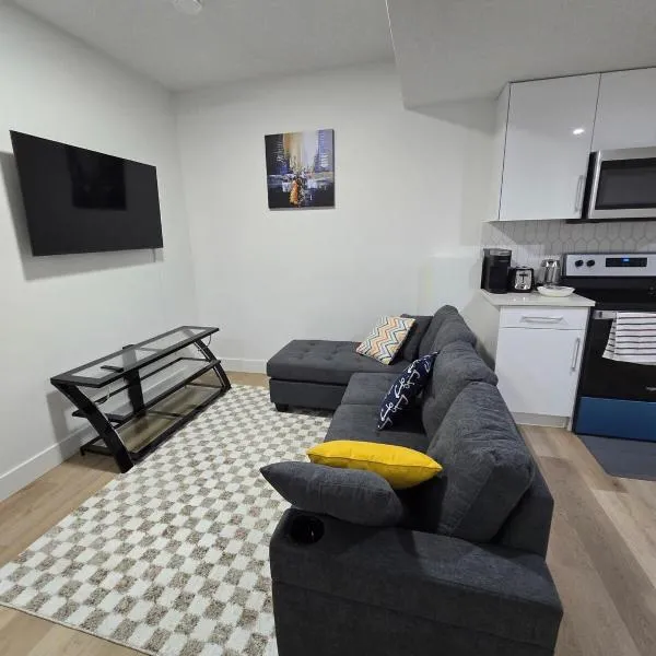 Amazing 2-bedroom house with WiFi in Edmonton, hotel in Edmonton