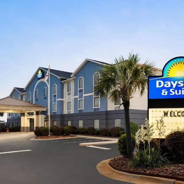 Days Inn & Suites by Wyndham Prattville-Montgomery, hotel v destinaci Prattville