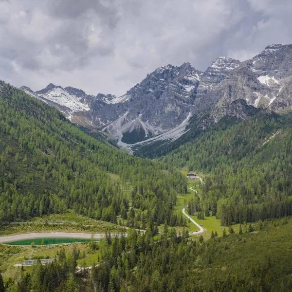 Die Schlickeralm, hotel v Telfesu