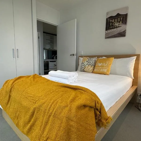 White Crystal Sea View Residence, hotel in Melbourne
