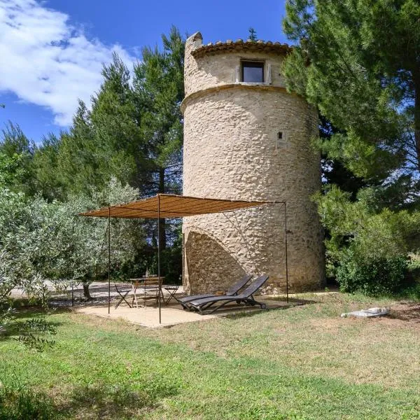 Gîte de charme face au Luberon, avec Jacuzzi โรงแรมในโอแป็ด
