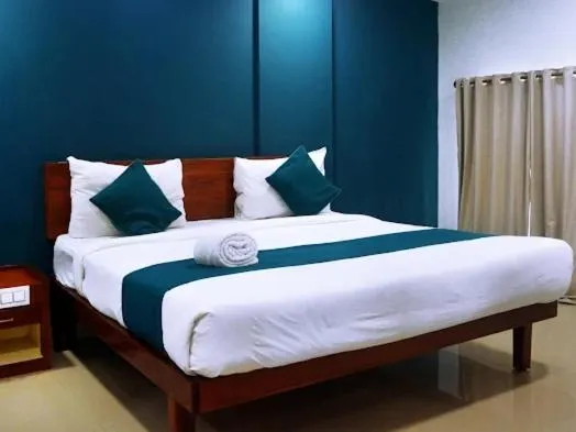 Hotel Shree Shreedhar, מלון באויאיין