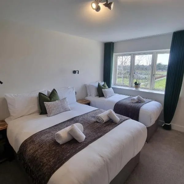 Hidden Acres- Deluxe Double & Single bedded room, hotel v destinaci Malahide