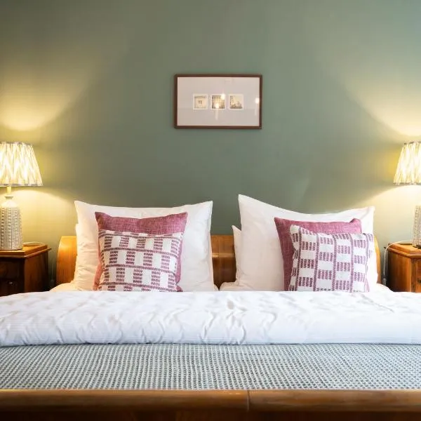 Der Schlosswirt zu Anif - Biedermeierhotel und Restaurant, hotel en Anif