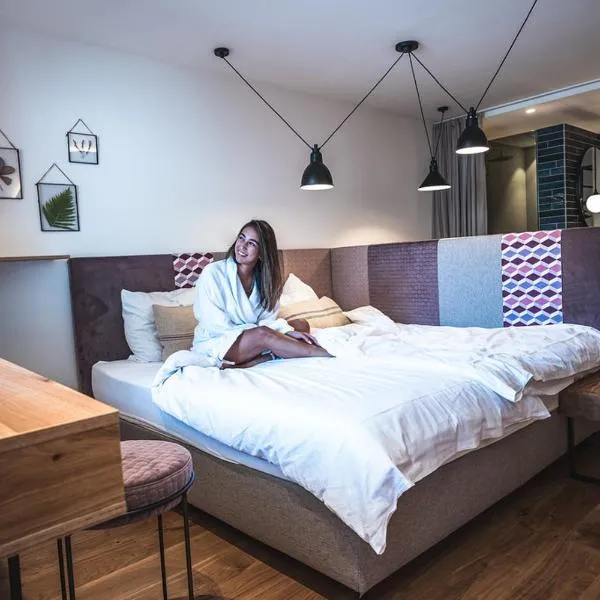Sport & Wellness Hotel Das Falkenstein - Natural Swimming Lake - Matrix GYM - Summercard inklusive - Authentic experience - Flying wellness with Pool, hotel v Kaprunu