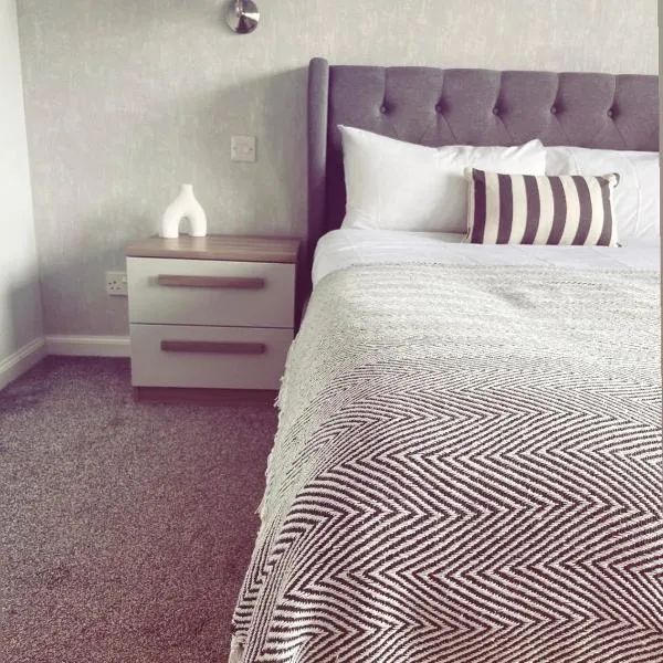 Malva - Modern 2 Bedroom Bungalow in Wick Sleeps 4 with private parking - NC500 Route, hotel v destinaci Wick