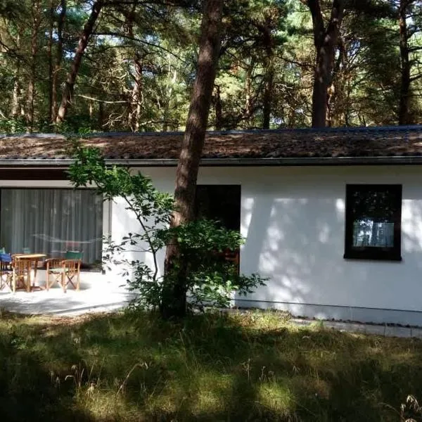 Bungalow am Strand, hotel in Altenkirchen