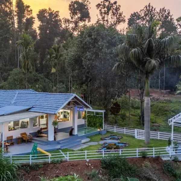 Suntikoppa में, होटल StayVista at Kailaasa with Bonfire, Plunge Pool - Riverfront