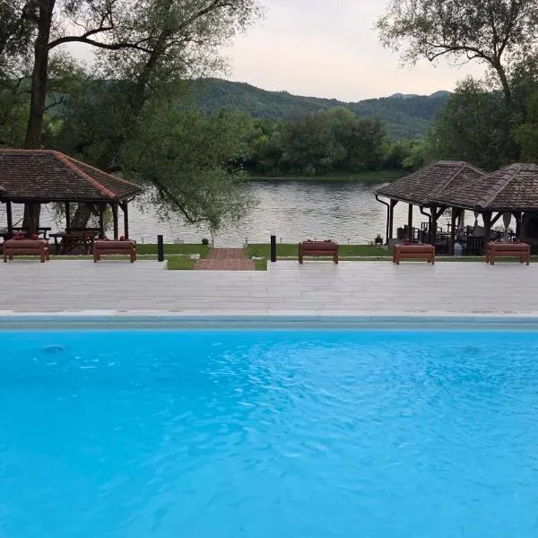 Tri vrbe, hotel v destinaci Ljubovija