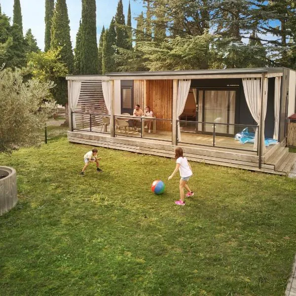 Premium Mobile Homes - Hotel & Resort Adria Ankaran、アンカランのホテル