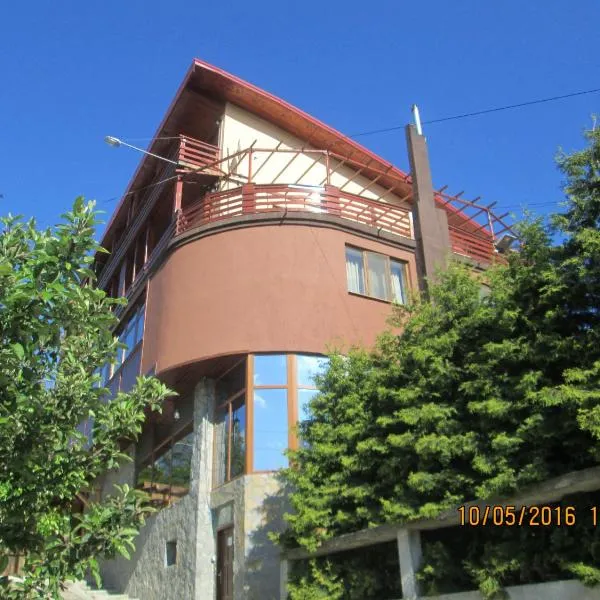 Casa Moroeni, hotel di Runcu