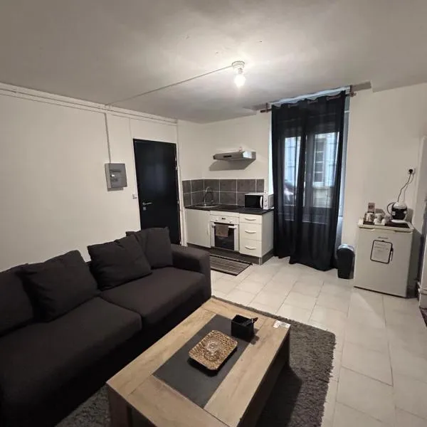Appartement rez-de-chaussée, centre-ville, hotel v destinaci Briatexte