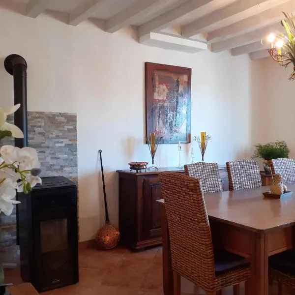 couet et cafe, hotel in Seigy