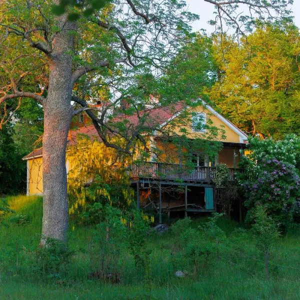 Countryside house with sauna, hôtel à Enhörna