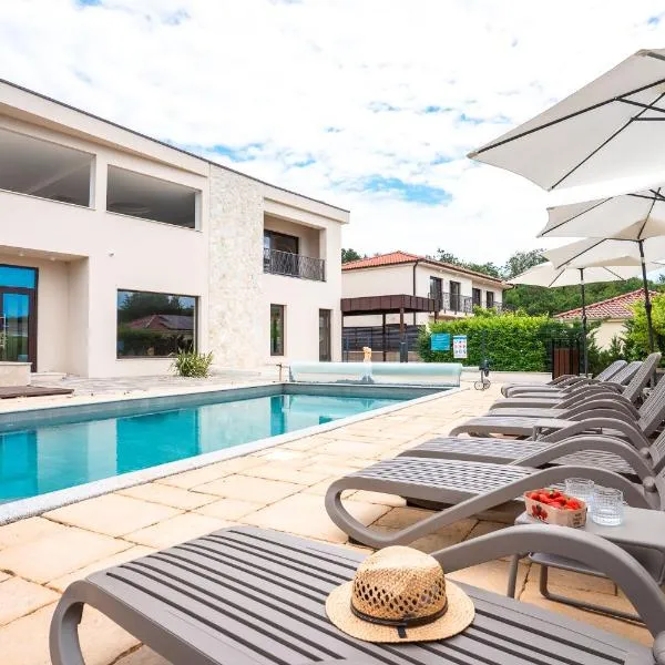 VSG Resort - Relaxing Apartments, 200m from the Sea, with Pool, Sauna & Jacuzzi, hotel v destinaci Klimno
