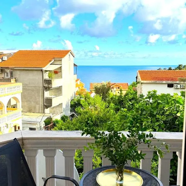 Cozy apartment with sea view, отель в Петроваце