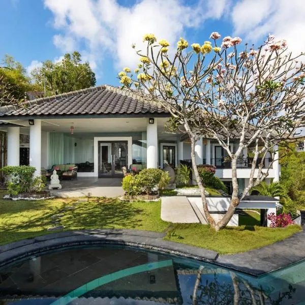 Tropical Bliss Villa with Pool in Bali - Villa Ocean's Height, hotel din Kuta